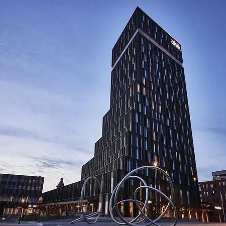 Stor Midt I By.
